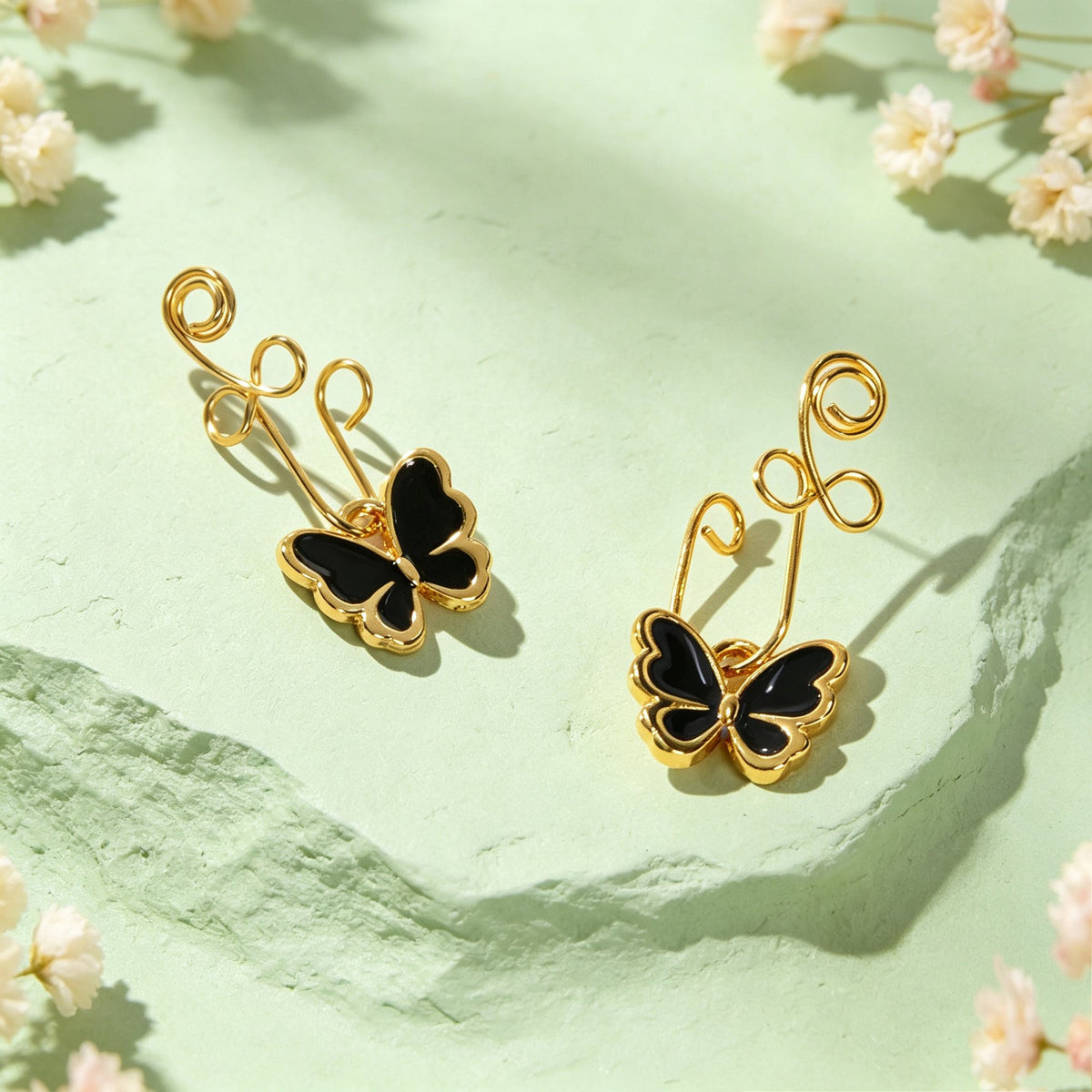 2pcs Vintage Butterfly Ear Cuffs Trendy Black Enamel Gold No Piercing Earrings-4
