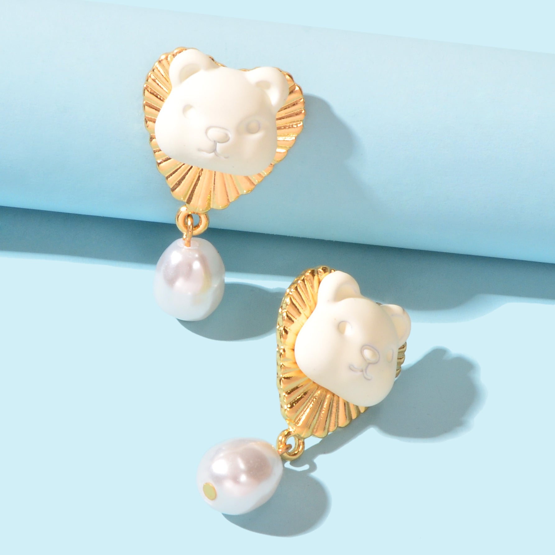 Lovely Cartoon White Bear Pierced Pearl Charm Gold Heart Hypoallergenic Earrings-4