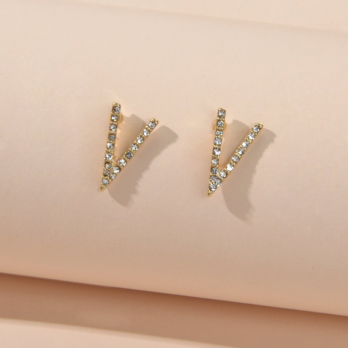 Gold Plated Rhinestone Decor V shape Stud Pierced Personality Geometric Earrings-3