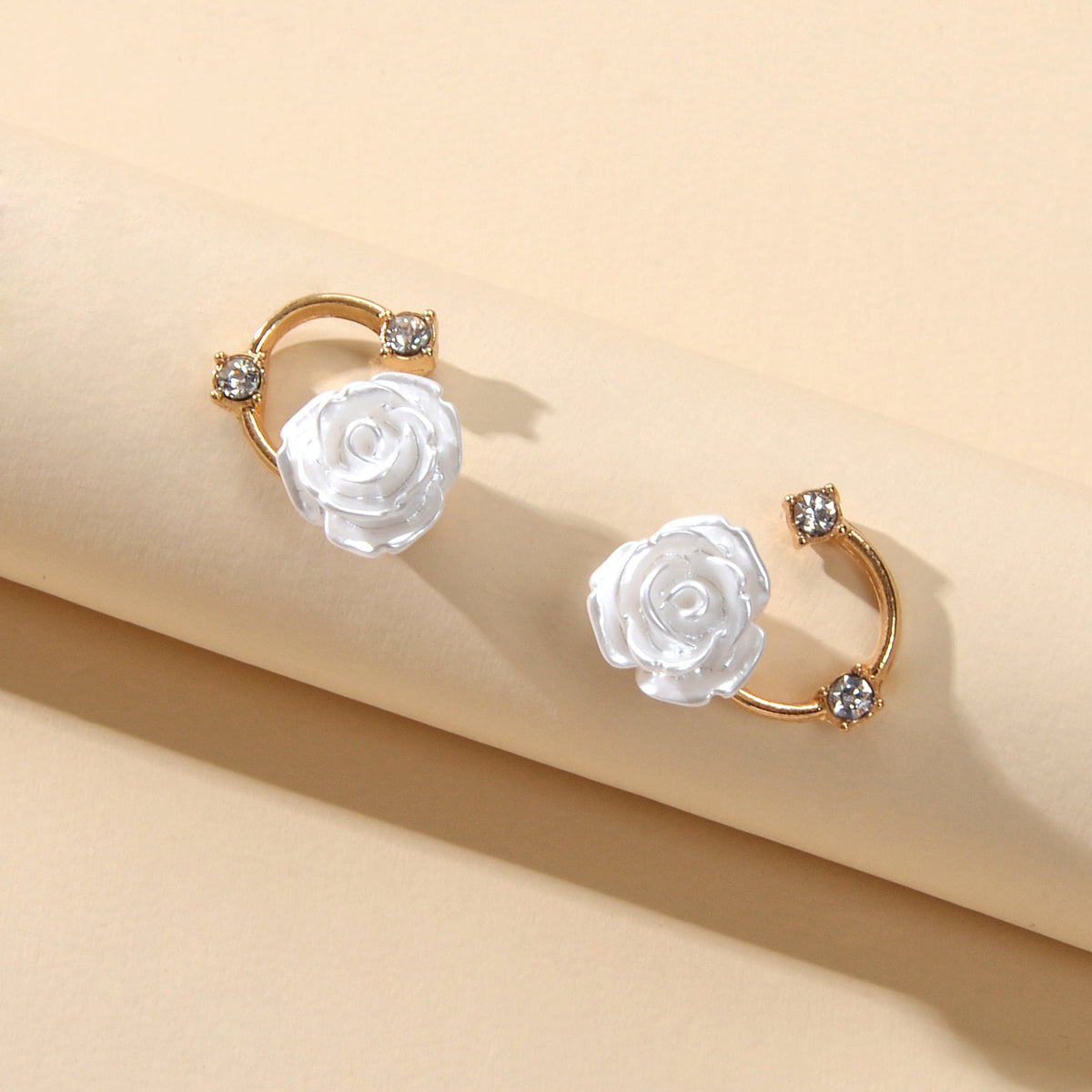 Exquisite Accessory Rhinestone White Resin Flower Stud Women Engagement Earrings-3