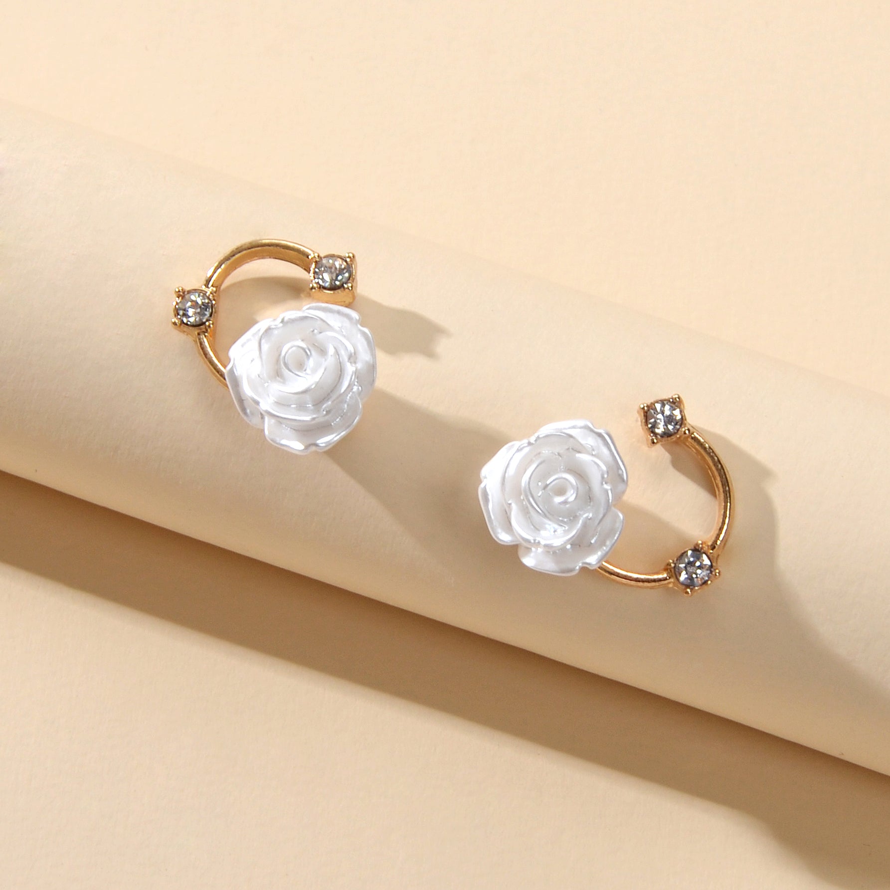 Exquisite Accessory Rhinestone White Resin Flower Stud Women Engagement Earrings-3