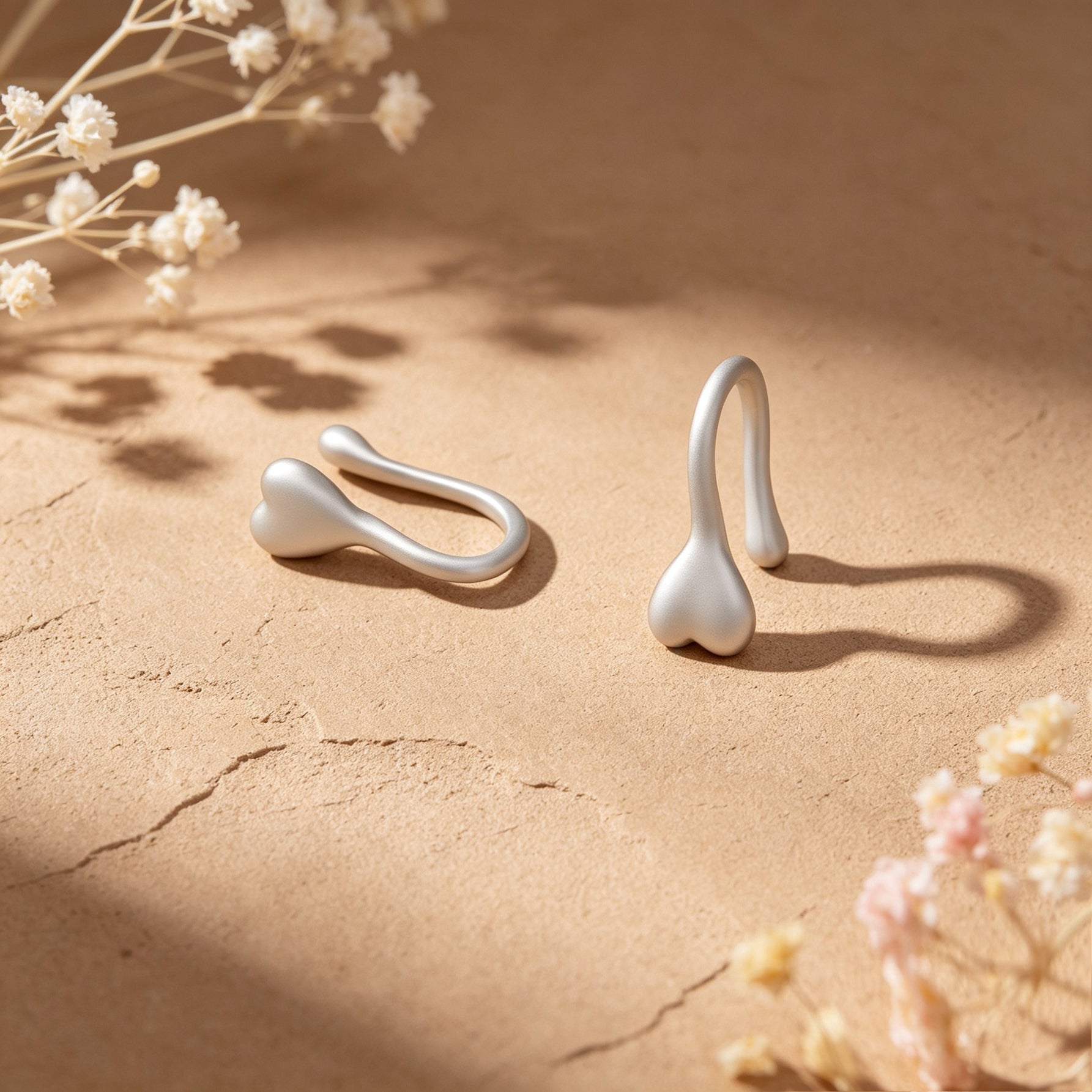 2pcs Minimalist Fashion Heart Silver Tiny Dainty Love Non perforated Ear Clips-2