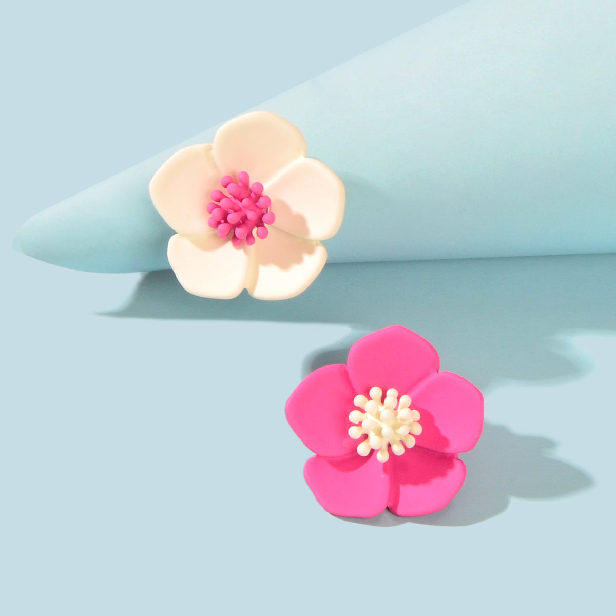 Asymmetrical Design White Pink Flower Shaped Daisy Stud Hypoallergenic Earrings-0