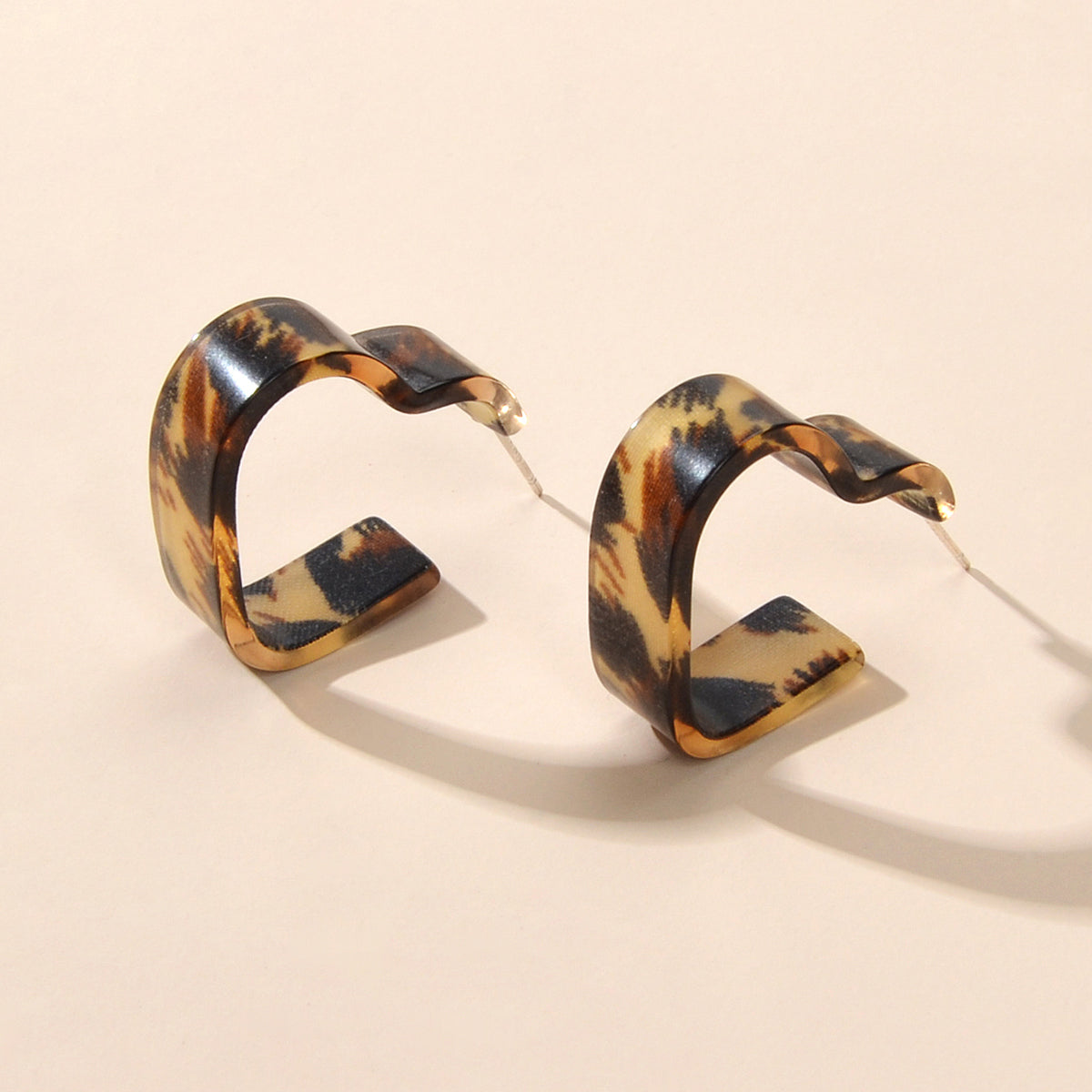 Designer Jewelry Trendy Brown Leopard Resin Acrylic Heart Stud Pierced Earrings-4