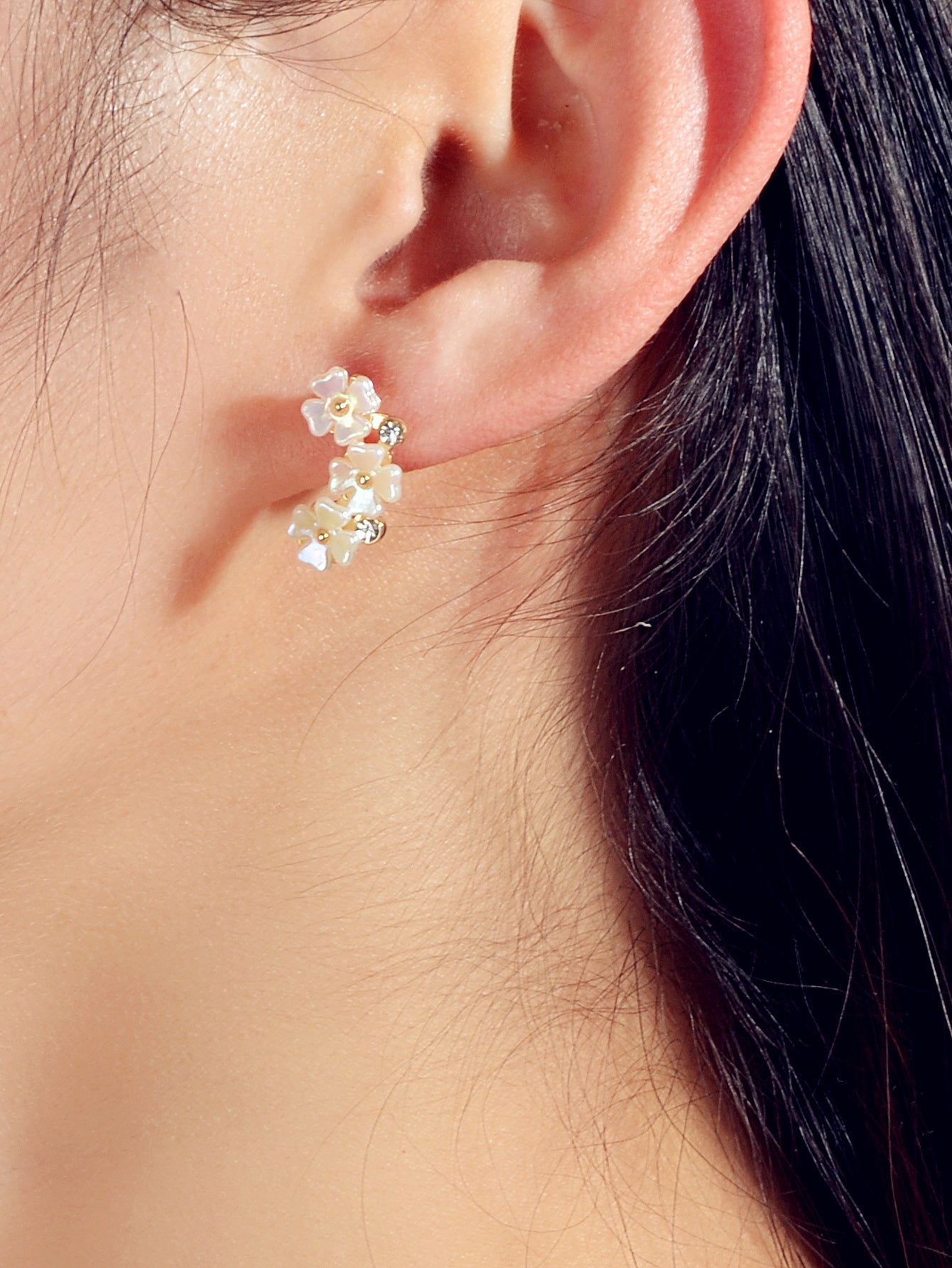 Dainty Gifts Women Girls Lightweight Rhinestone White Flower Cute Stud Earrings-1