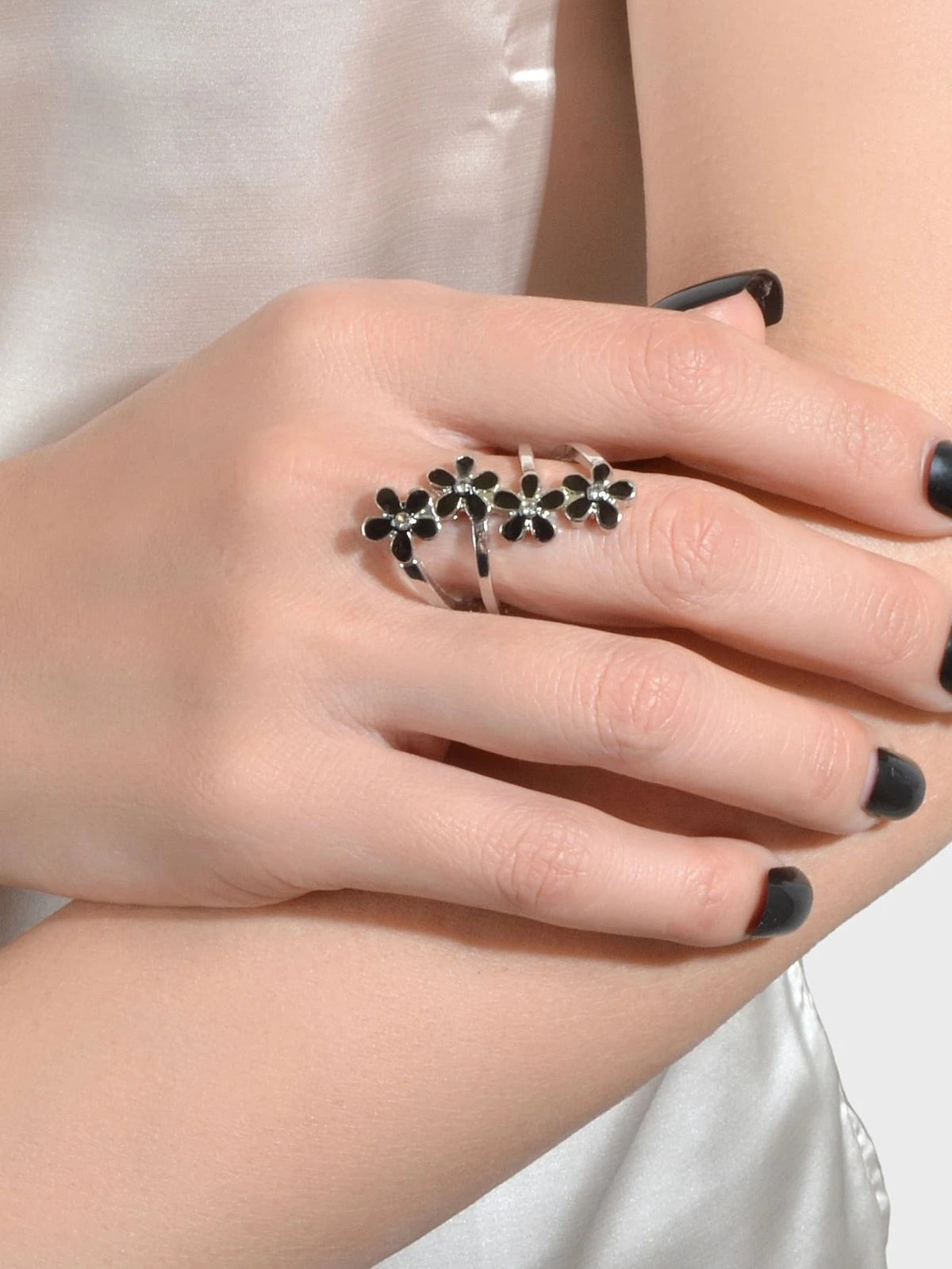 Elegant Jewelry Green Black Enamel Flower Finger Ring Wedding Band Comfort Ring-3