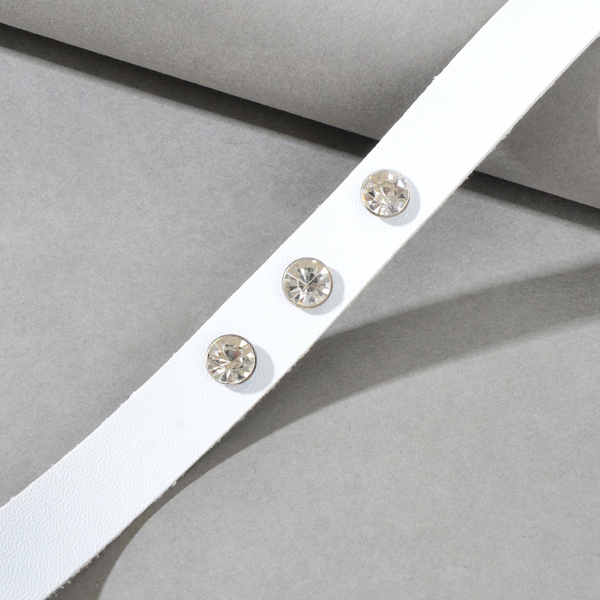 Punk Grunge Collar 90s Rhinestone White Pu Leather Short Choker Necklace-4