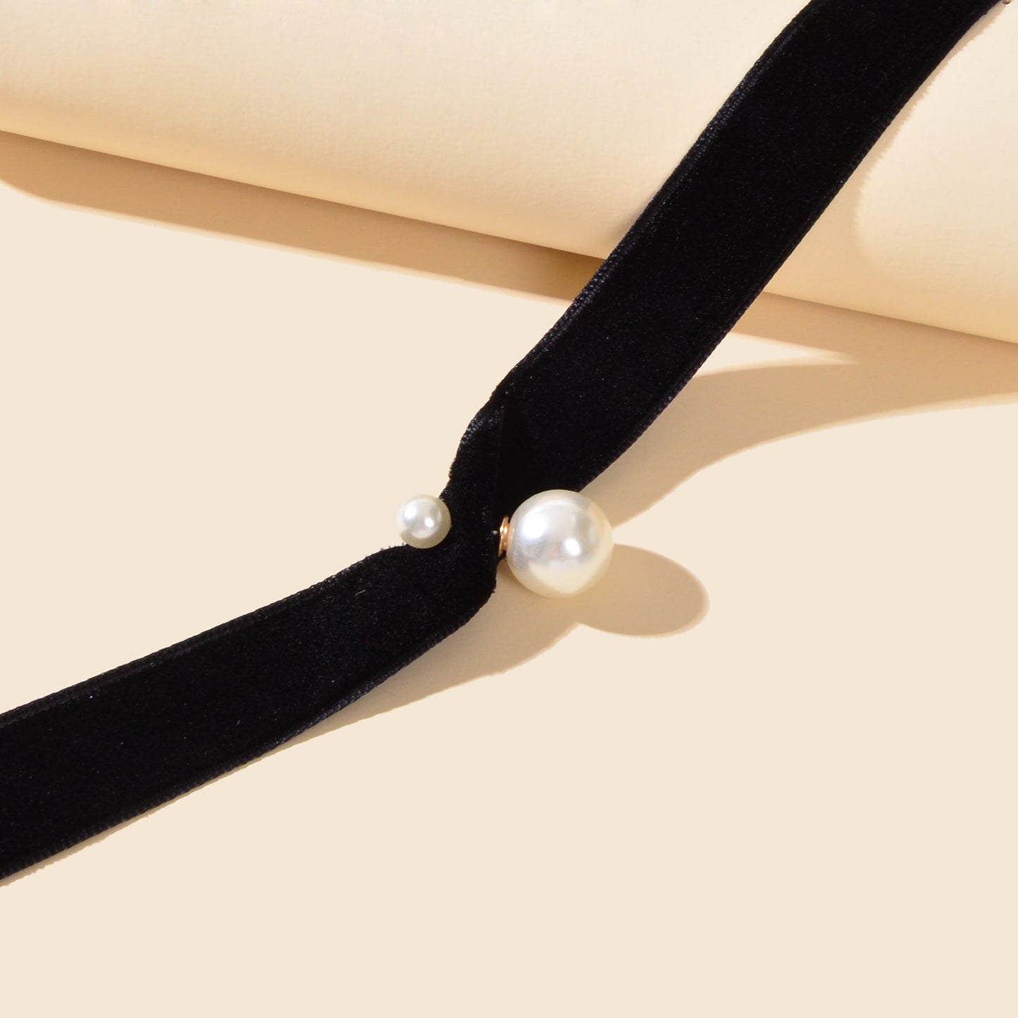 Retro Style 90s Pearl Black Velvet Tattoo Choker Teens Necklace Short Collar-1