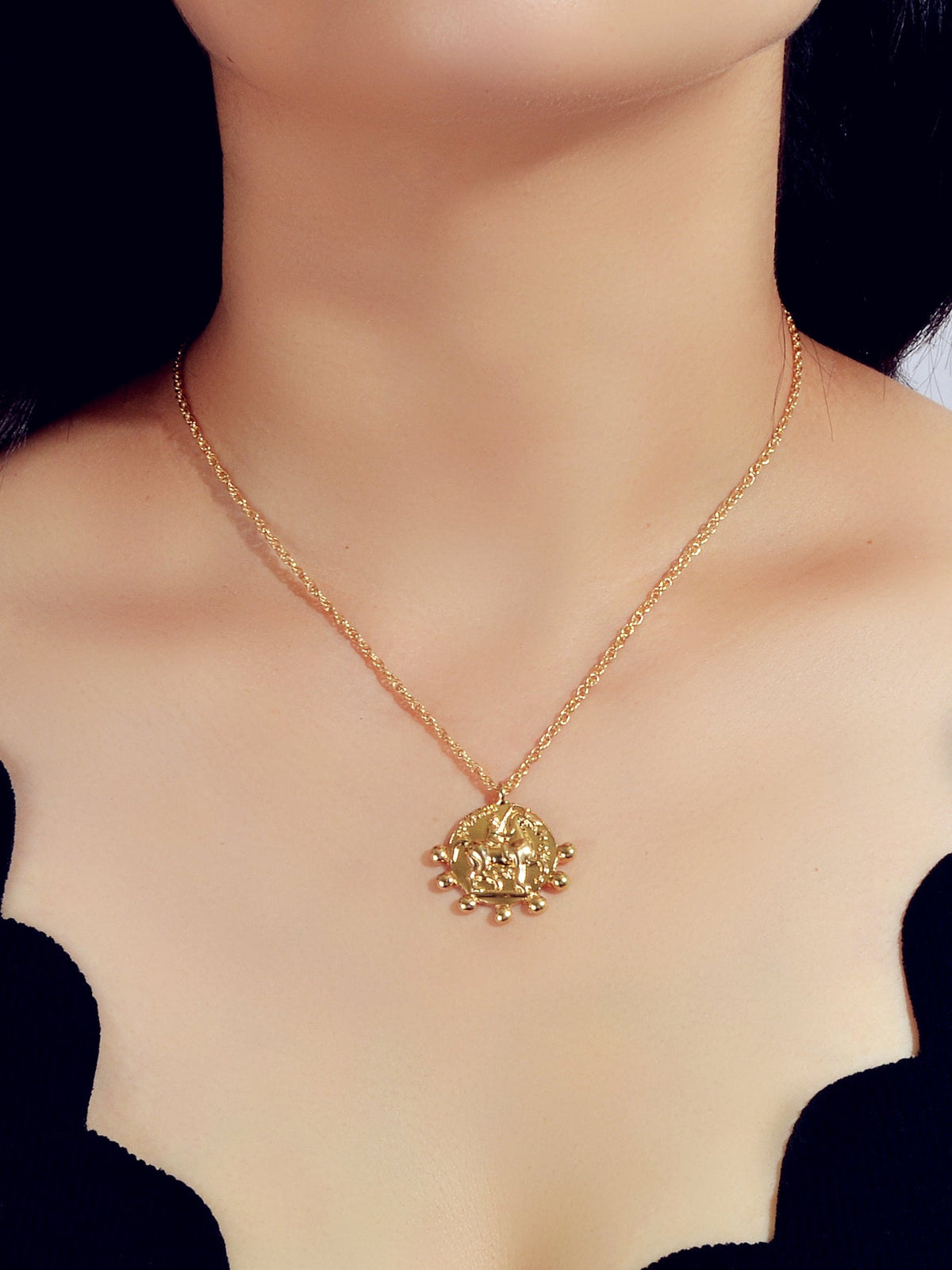 Gold Chain Carved Riding Horse Round Pendant Trendy Necklace Fashion Jewellery-1