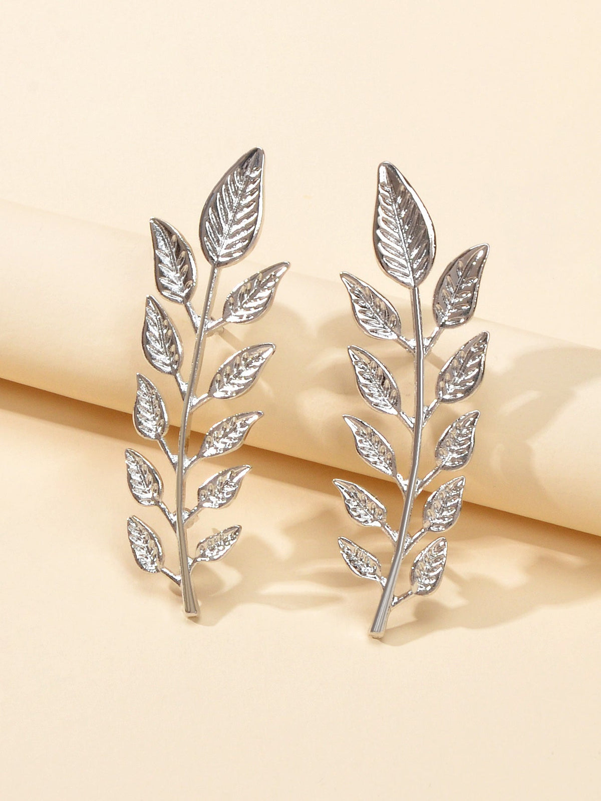 Elegant Double Leaf Collar Pin Brooch Silver Plant Unisex Brooch Badge Gift-1