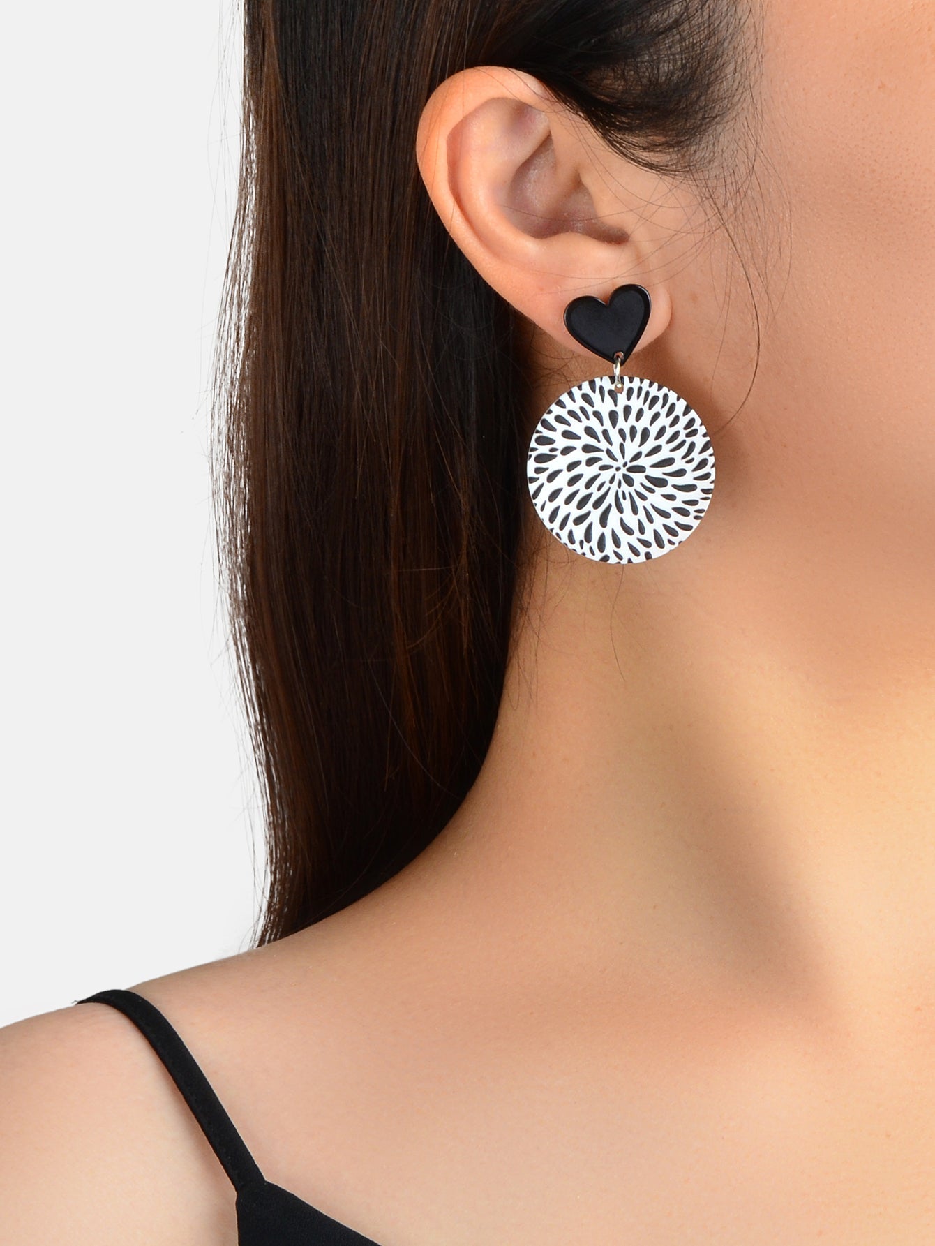 Boho Retro White Black Geometric Pattern Heart Round Acrylic Holiday Earrings-1