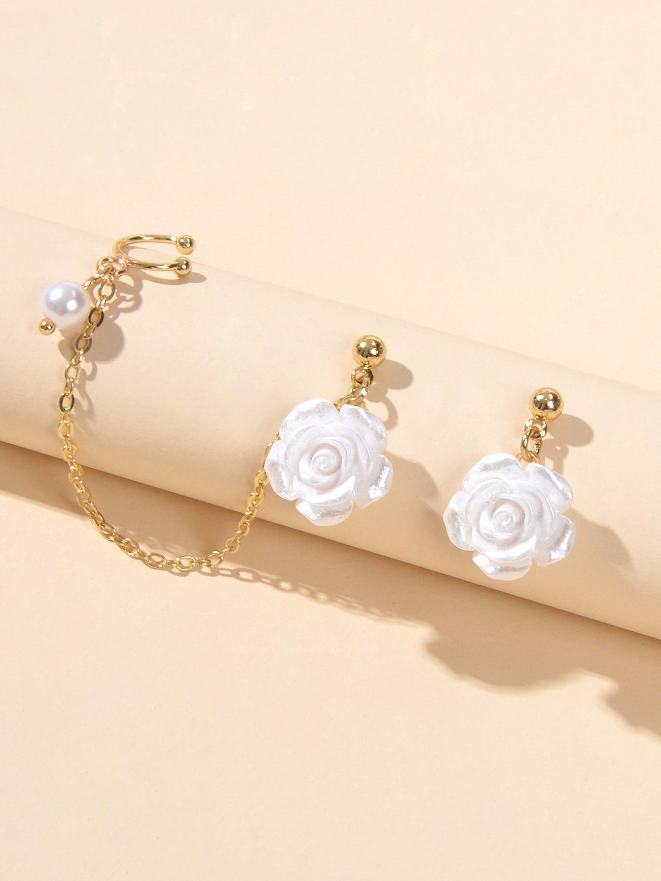 Asymmetric Gold Chain White Flower Stud Earrings Ear Cuff Cartilage Jewellery-1