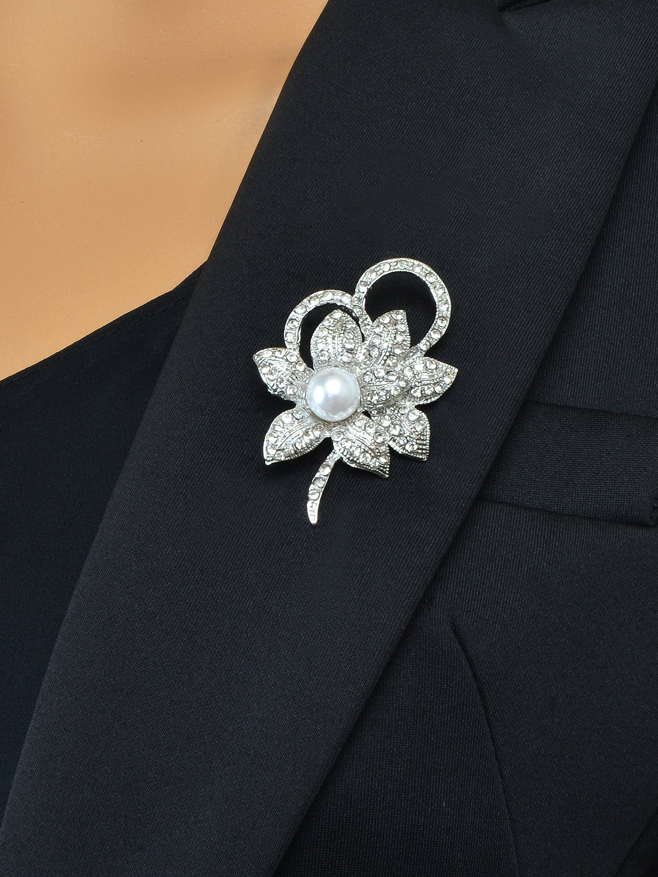Luxurious Women Rhinestone Pearl Decor Silver Flower Bouquet Brooch Shawl Pin-1