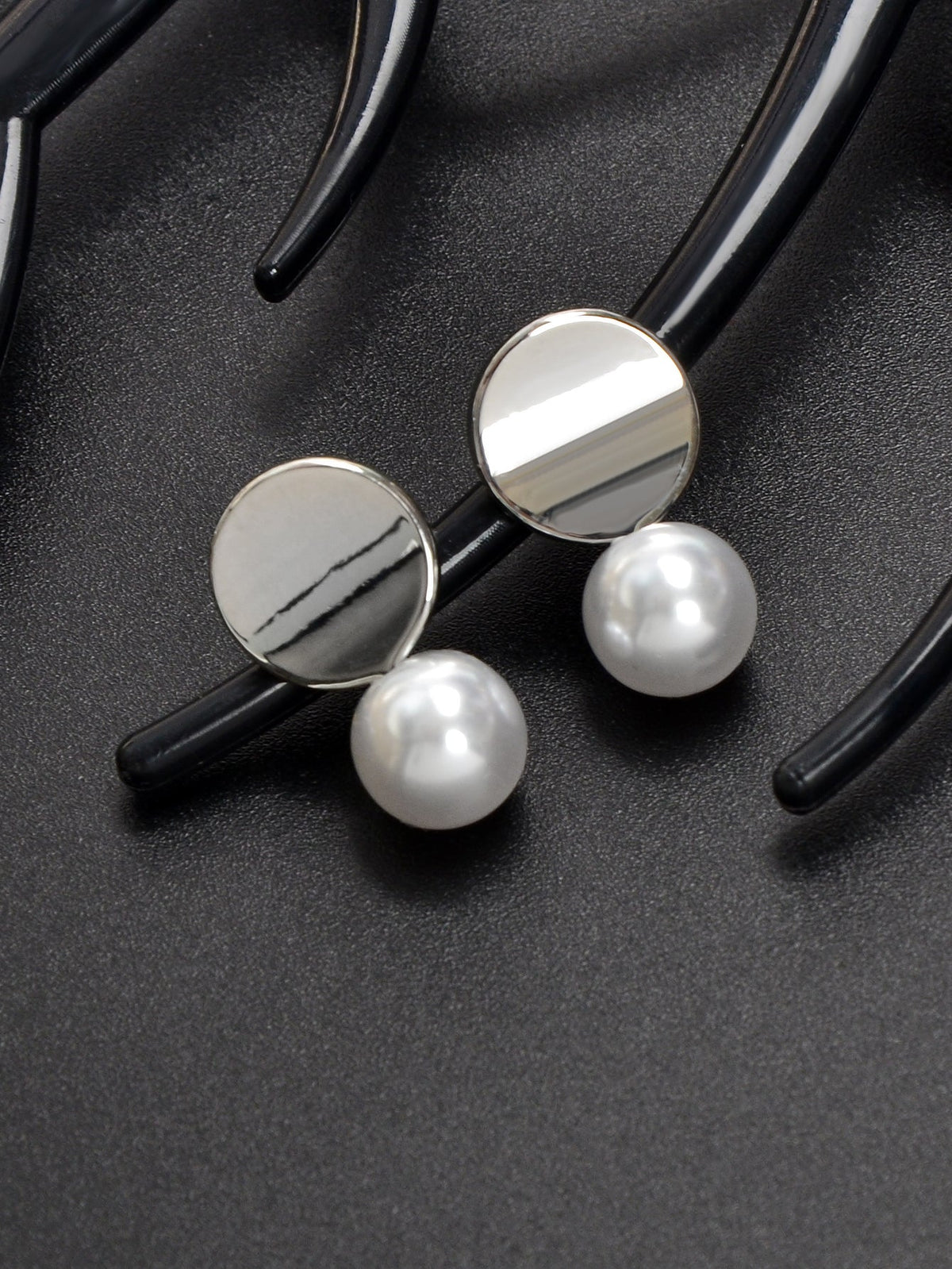 Dainty Round Gold Metal Pearl Daily Wear Stud Earrings Great Jewelry for Dating-4