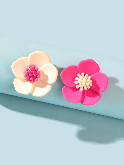 Asymmetrical Design White Pink Flower Shaped Daisy Stud Hypoallergenic Earrings-2