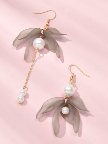 Charming Asymmetric Jewelry Gold Chain Pearl Grey Acrylic Petal Dangle Earrings-2
