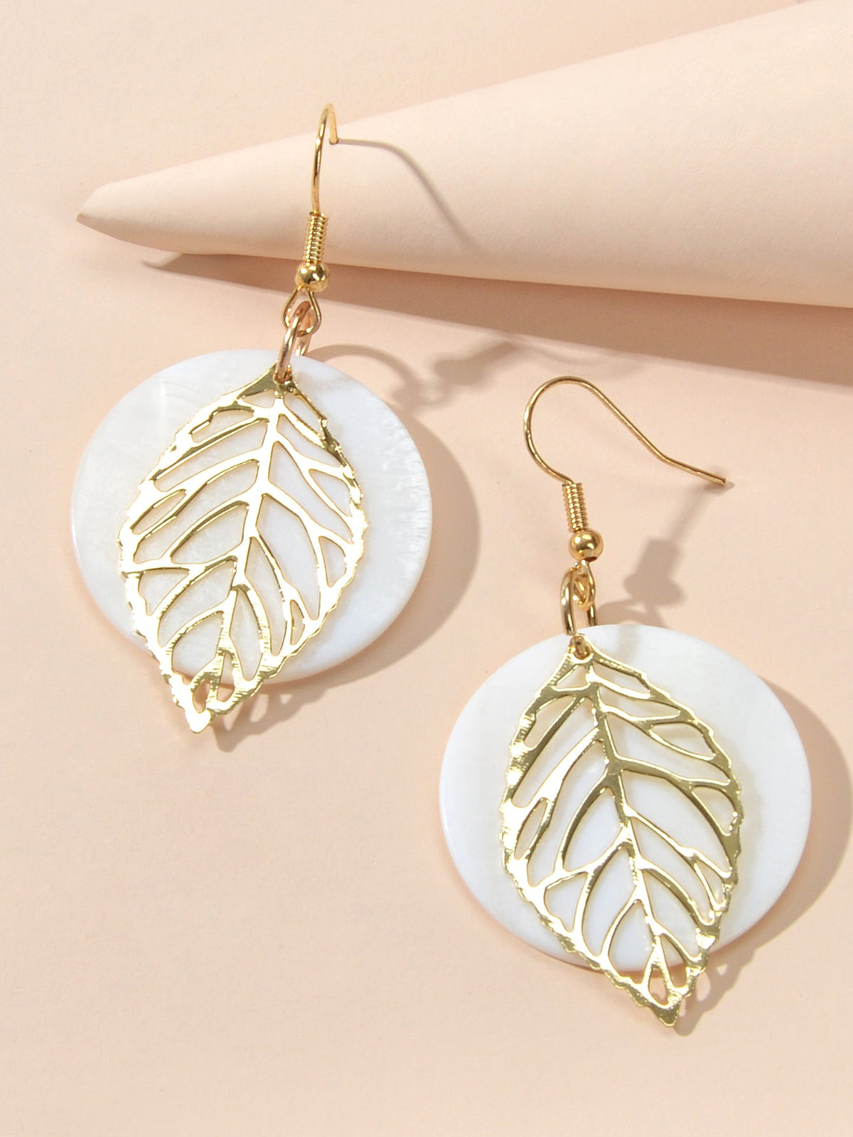 Trendy Gold Leaf White Shell Disc Round Charm Dangle Bho Chic Holiday Earrings-2