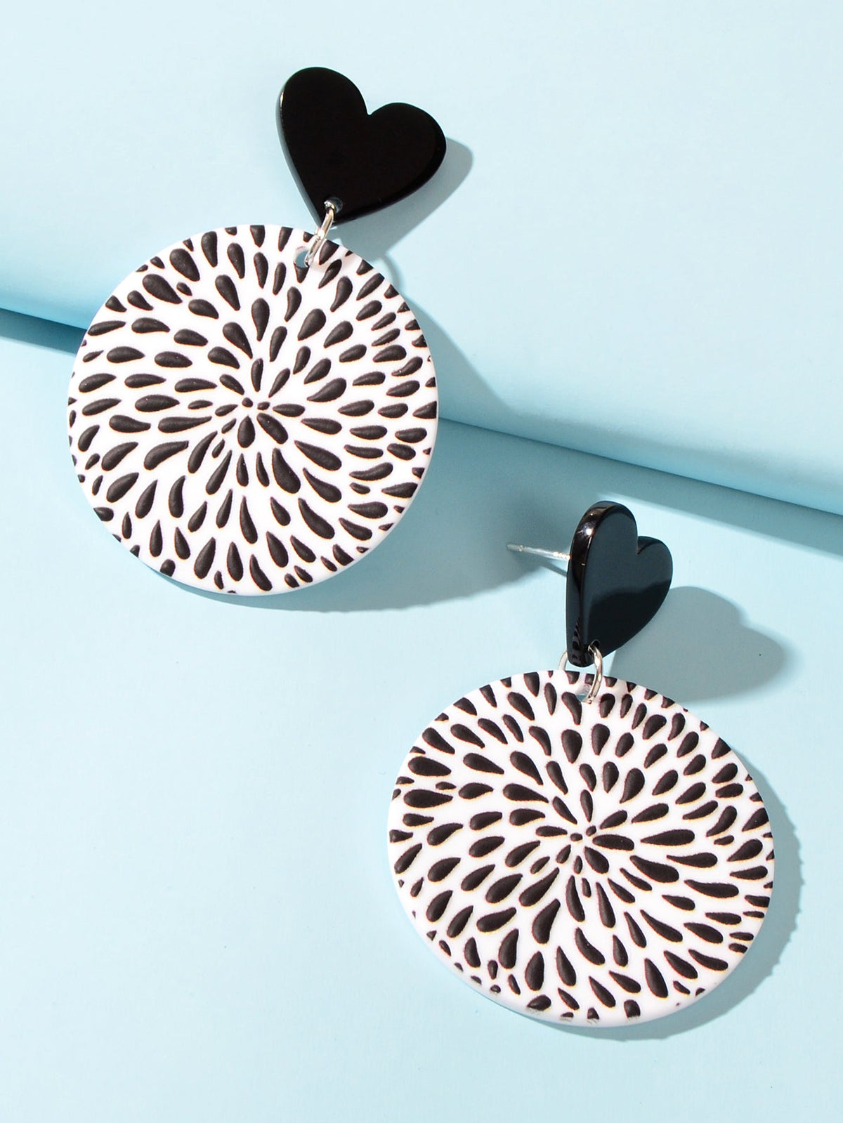Boho Retro White Black Geometric Pattern Heart Round Acrylic Holiday Earrings-2