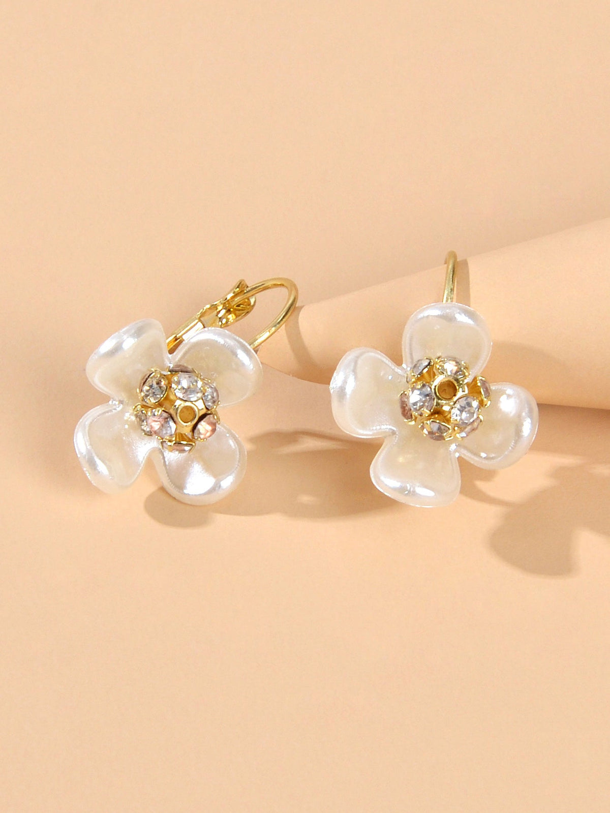 Delicate Jewelry Rhinestone White Resin Flower Hoop Bridal Party Dangle Earrings-2