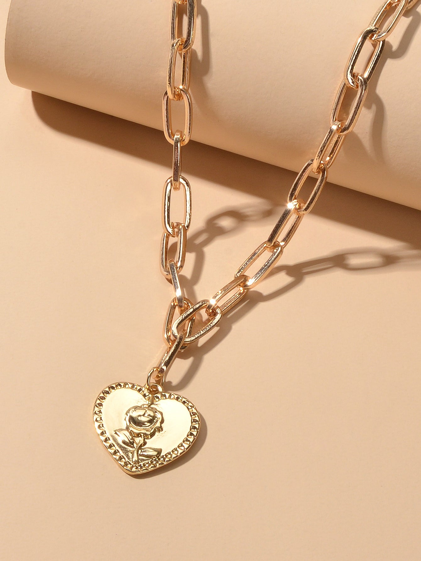 Unique Design Thick Gold Chain Flower Pattern Heart Statement Necklace for Women-3