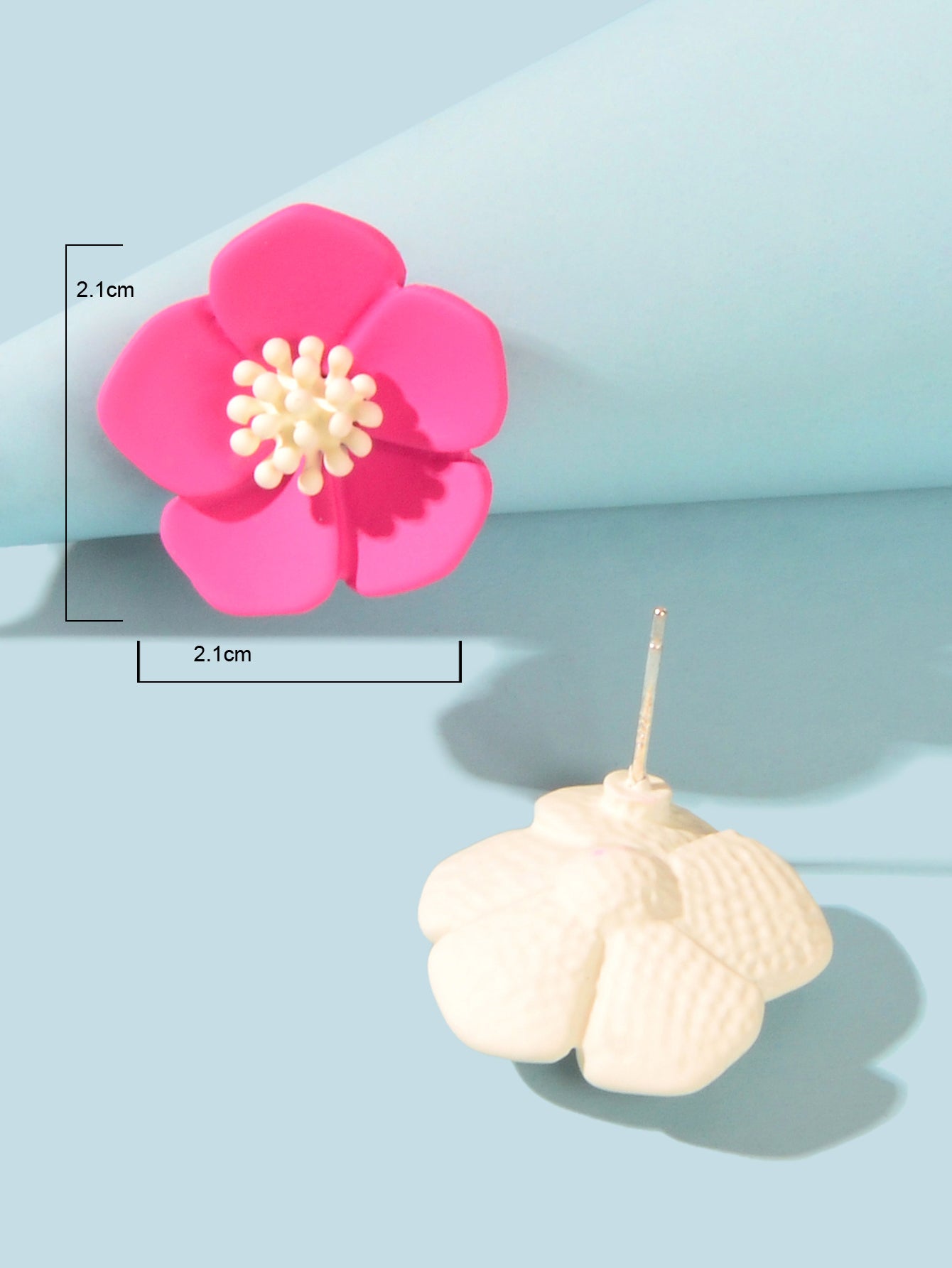 Asymmetrical Design White Pink Flower Shaped Daisy Stud Hypoallergenic Earrings-3