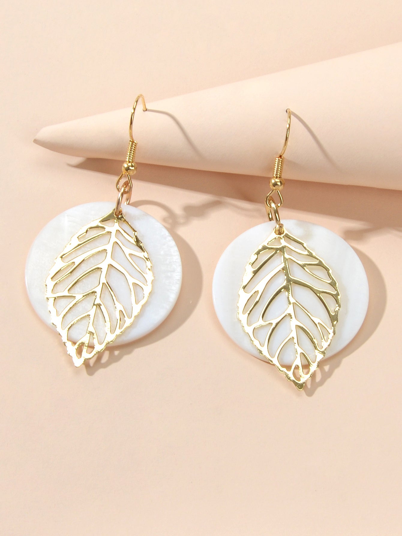 Trendy Gold Leaf White Shell Disc Round Charm Dangle Bho Chic Holiday Earrings-3
