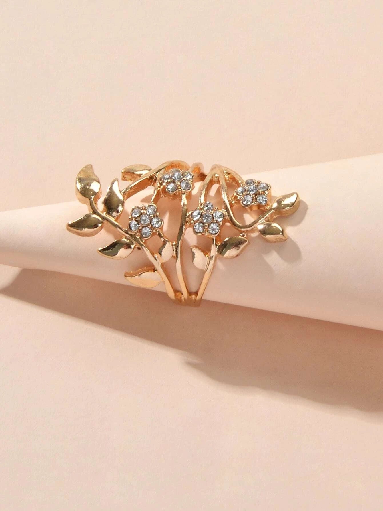Luxurious Rhinestone Decor Silver Hollow Flower Leaf Finger Engagement Gift Ring-3