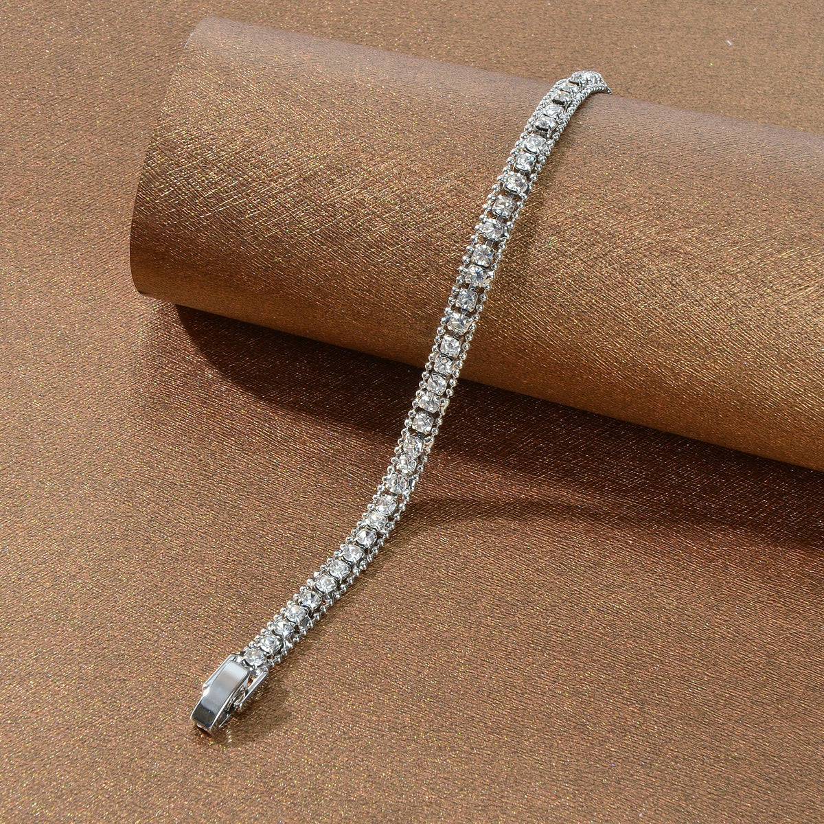 Gorgeous Anniversary Jewelry Rhinestone Decor Silvery Chain Bracelet for Women-2