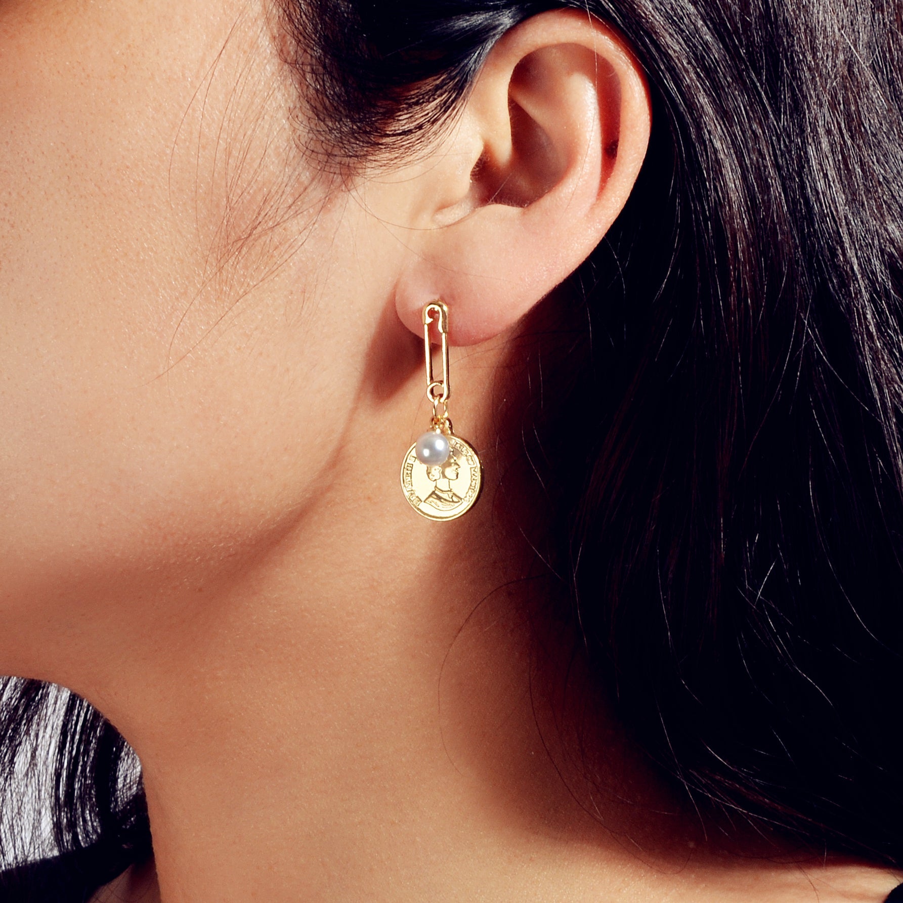 Classics Designer Jewellery Pearl Pin Shape Portrait Cion Charm Dangle Earrings-0