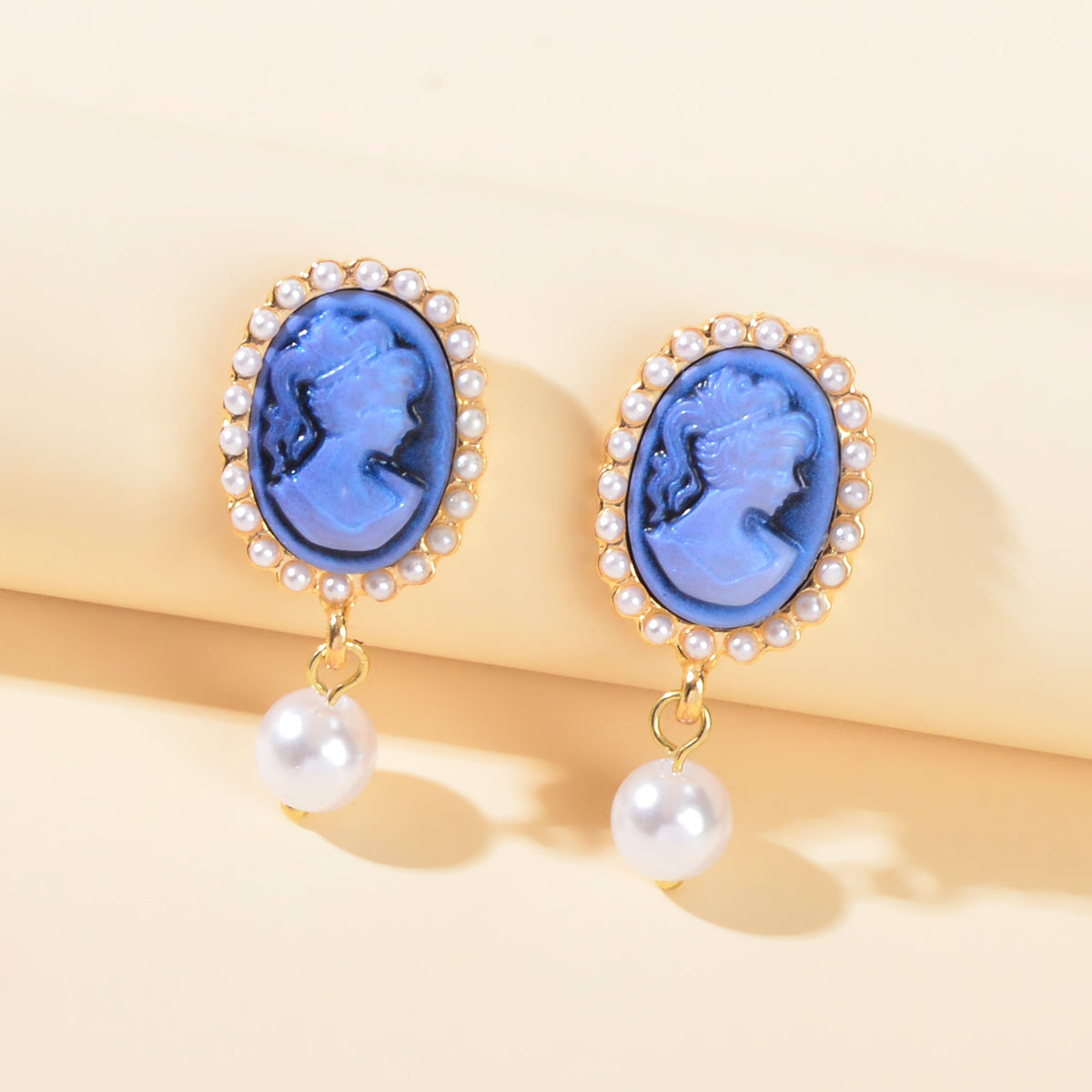 Textured Retro Accessories Court Pearl Blue Resin Relief Queen Dangle Earrings-4