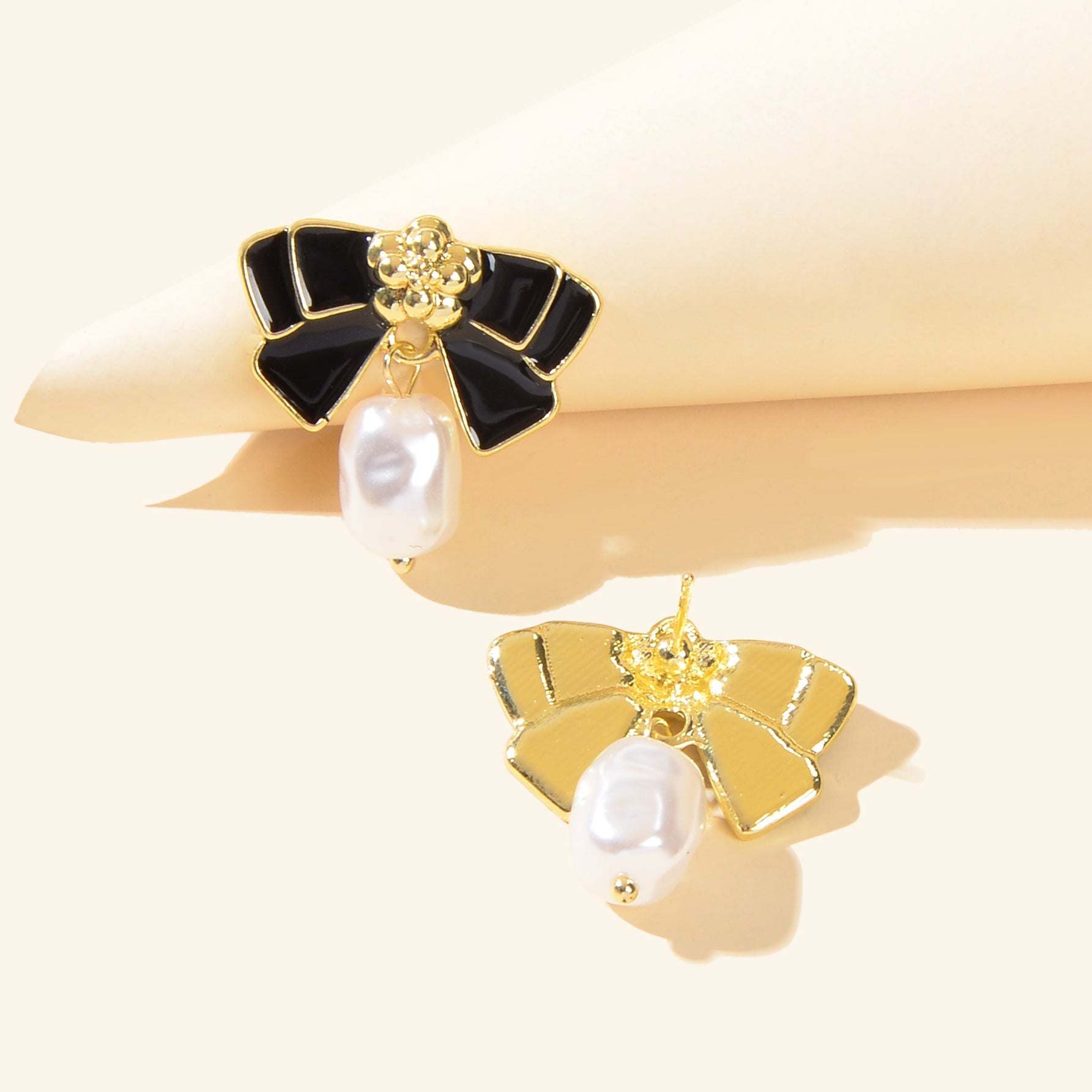 Retro Jewellery Pearl Charm White Black Enamel Bow Tie Hypoallergenic Earrings-3