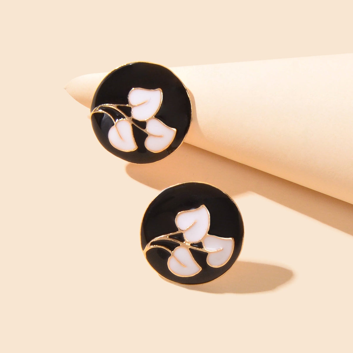 Retro Party Daily Jewelry Women White Leaf Black Round Enamel Stud Earrings-1