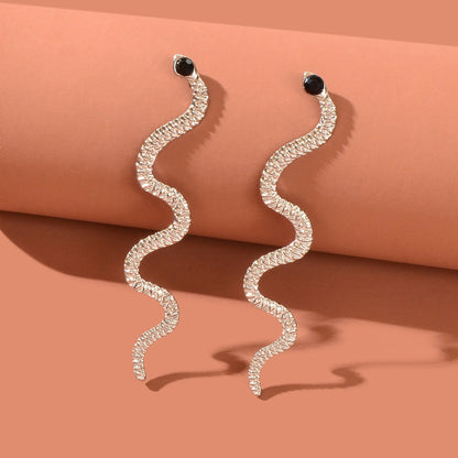 Simple Jewelry Black Resin Decor Silvery Carved Metal Snake Shaped Stud Earrings-1